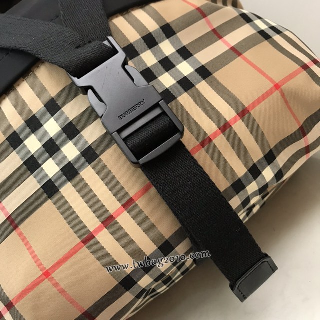 Burberry專門店新款實用型雙肩包 巴寶莉Vintage復古格紋尼龍男士雙肩包 yxb1446